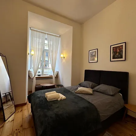 Rynek 5 Stara Winiarnia *