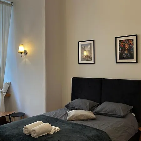 Rynek 5 Stara Winiarnia *