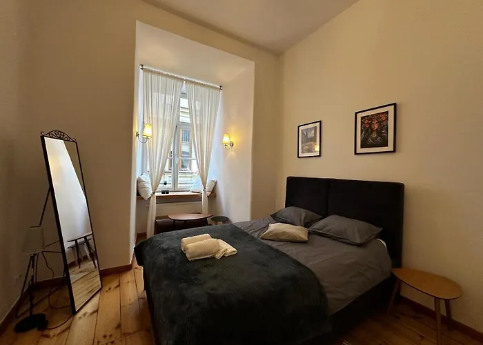 Rynek 5 Stara Winiarnia *