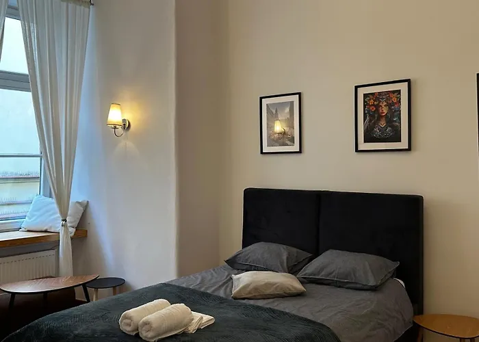 Rynek 5 Stara Winiarnia *