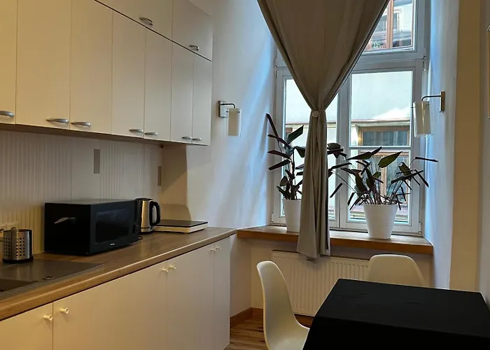 Rynek 5 Stara Winiarnia *